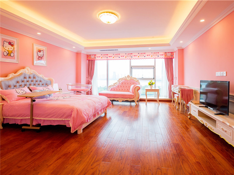 hello kitty河景主题房